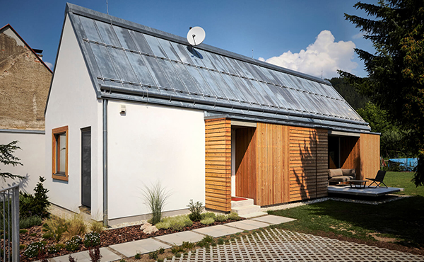 บ้านชั้นเดียว ตกแต่งด้วยไม้สน