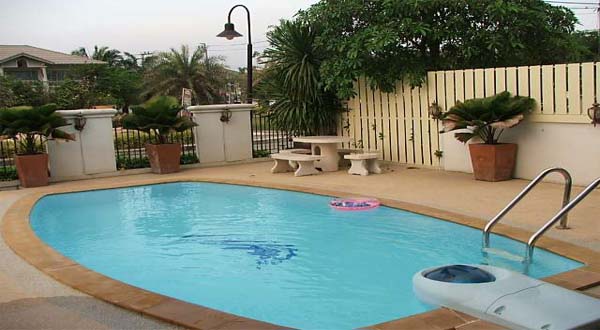 กระเบื้องเก๋ๆกับสระว่ายน้ำสวยๆ