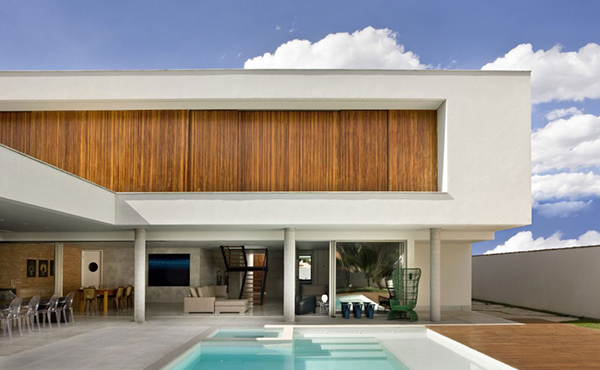 บ้านสองชั้น สไตล์ร่วมสมัย มี Skylights สุดเจ๋ง