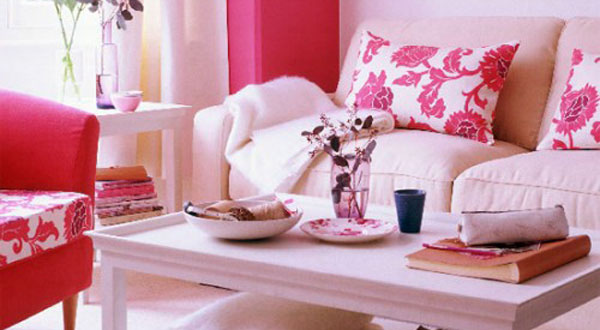 ตกแต่งห้องนั่งเล่น ด้วยลวดลายของดอกไม้ หลากสีสัน