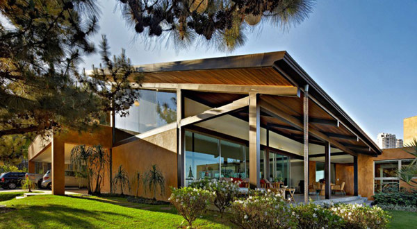 บ้านสไตล์ร่วมสมัยหลังใหญ่