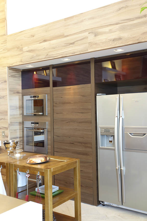 ผนังไม้ โต๊ะวางของ ผนังไม้ โต๊ะวางของ