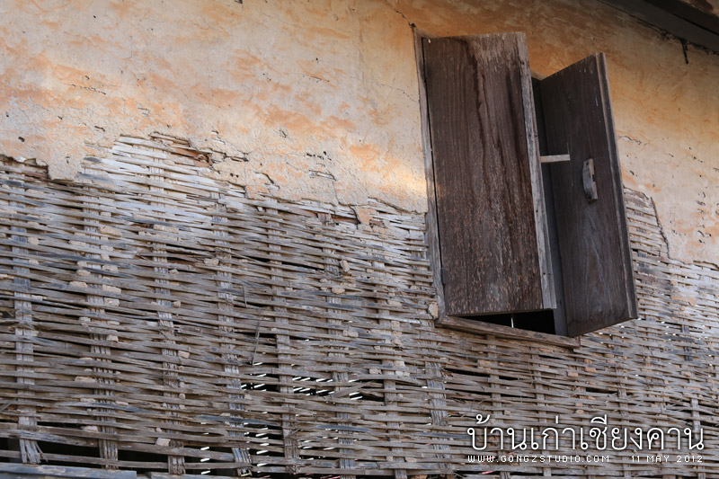หน้าต่างไม้โบราณ