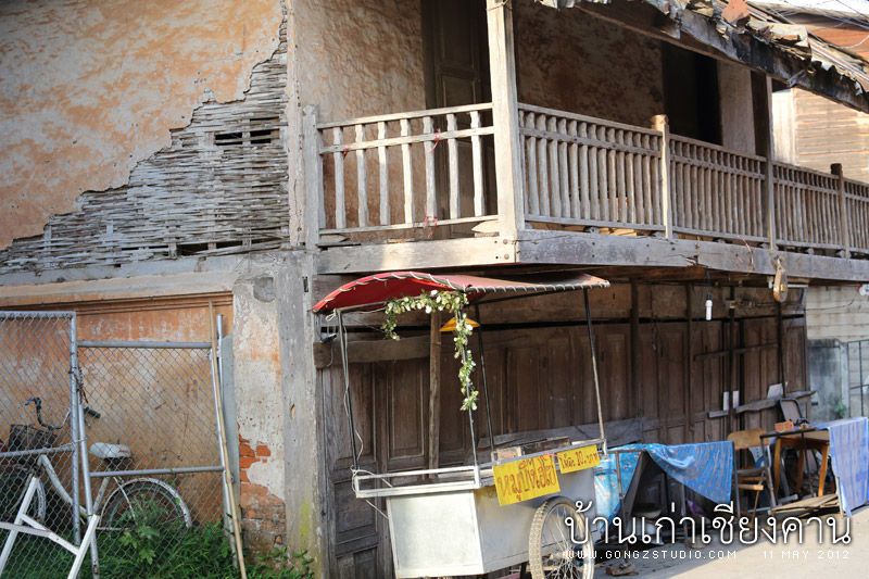 ประตูไม้โบราณ