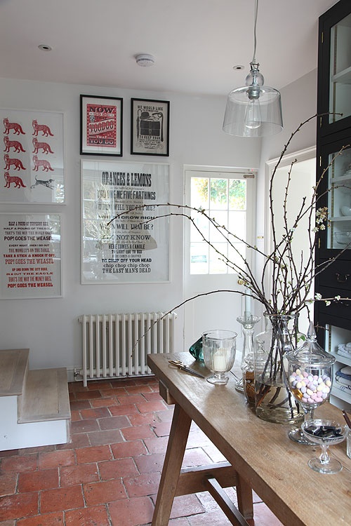 ตกแต่งผนังบ้านด้วยกรอบรูป ตกแต่งผนังบ้านด้วยกรอบรูป