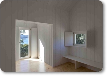 ม้านั่งไม้ตัวยาว