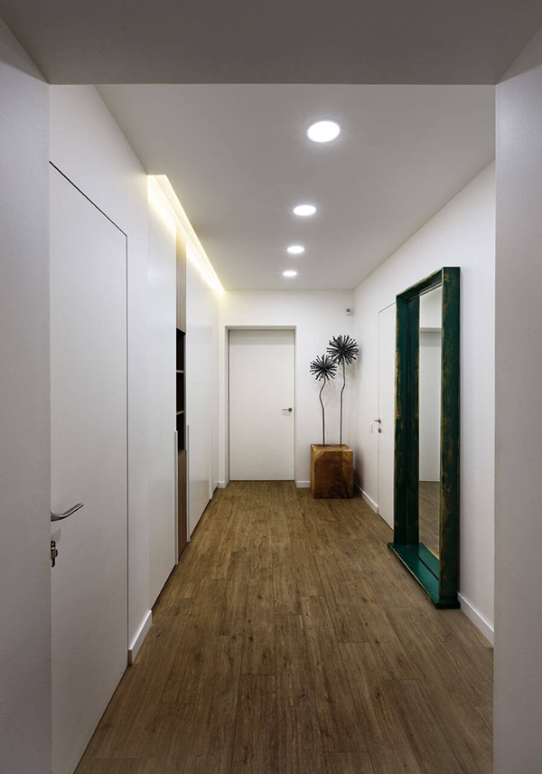 บริเวณทางเดินตกแต่งด้วยพื้นไม้ บริเวณทางเดินตกแต่งด้วยพื้นไม้