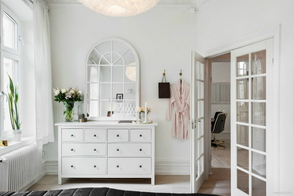 เฟอร์นิเจอร์สีขาว