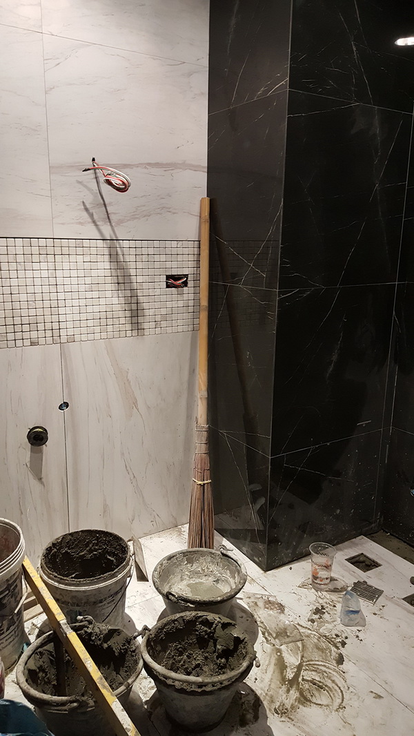 ปูกระเบื้องห้องน้ำ