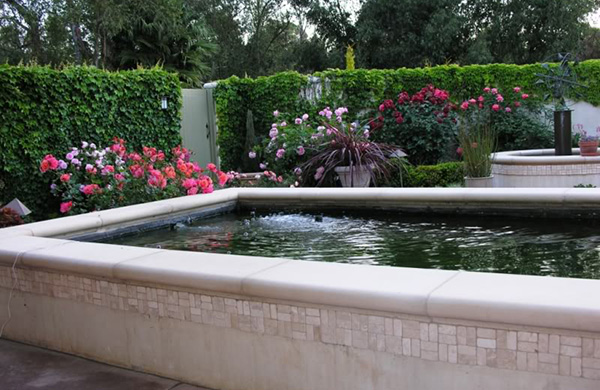 จัดสวนสวยด้วยบ่อปลาคาร์ฟ