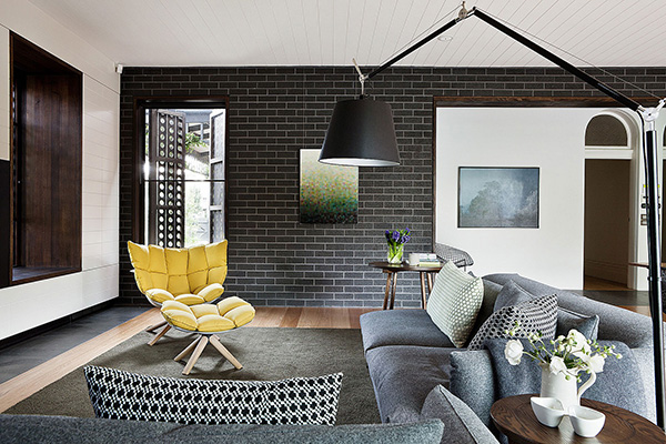 แต่งห้องรับแขกด้วยผนังอิฐ