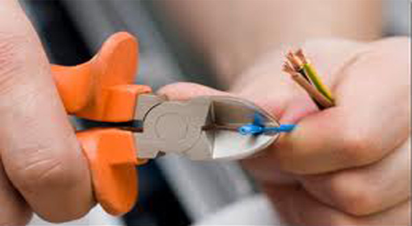 การเตรียมอุปกรณ์ป้องกันระบบไฟฟ้าภายในบ้านหลังน้ำท่วม