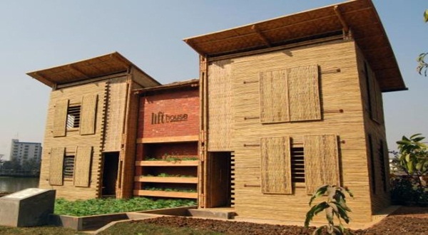 บ้านครึ่งบกครึ่งน้ำสู้ภัยน้ำท่วม