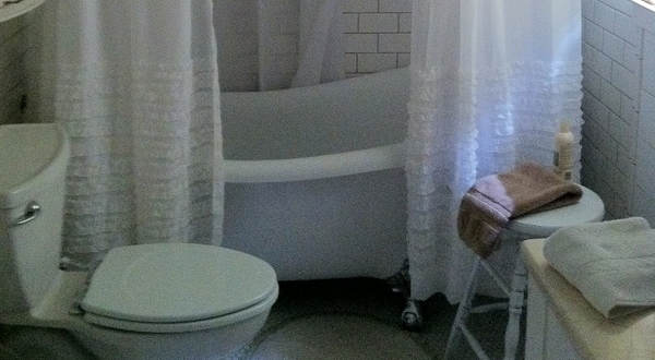 ตกแต่งภายใน ห้องน้ำสีขาว ในฝัน