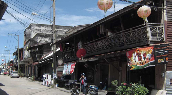 บ้านไม้โบราณ กับบ้านชากแง้ว