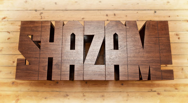 ตกแต่งห้องนั่งเล่น กับโต๊ะกาแฟ ตัวอักษรน่ารักๆ ที่ทรงเสน่ห์