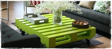 โต๊ะไม้ในห้องรับแขก โต๊ะไม้ในห้องรับแขก