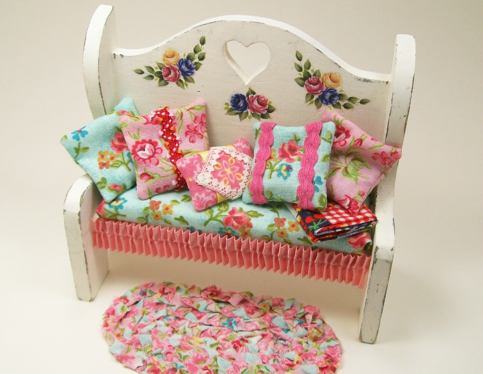 ตกแต่งโต๊ะนั่งเล่นขนาดจิ๋ว ตกแต่งโต๊ะนั่งเล่นขนาดจิ๋ว