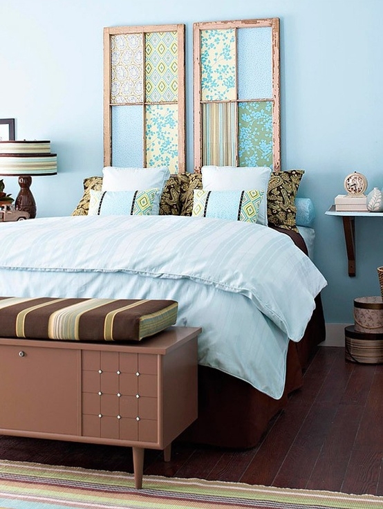 ตกแต่งหัวเตียงด้วยประตูไม้เก่า ตกแต่งหัวเตียงด้วยประตูไม้เก่า