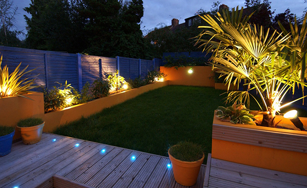 โคมไฟในสวน